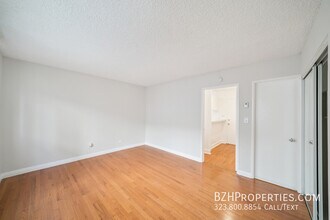 Building Photo - 7545 Hampton Ave