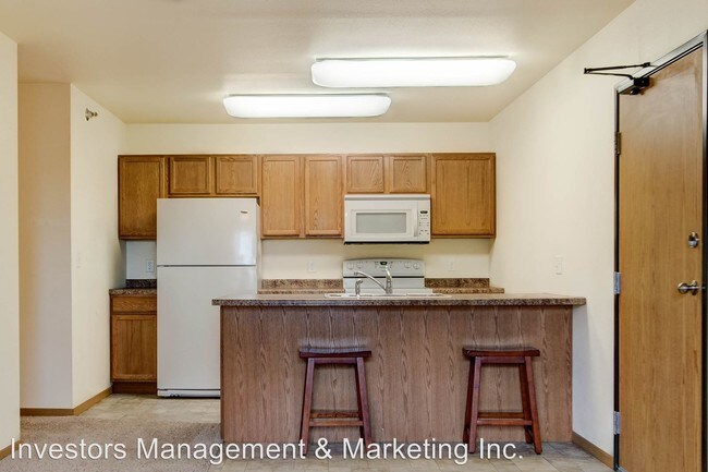 Building Photo - 816 10th Ave NW