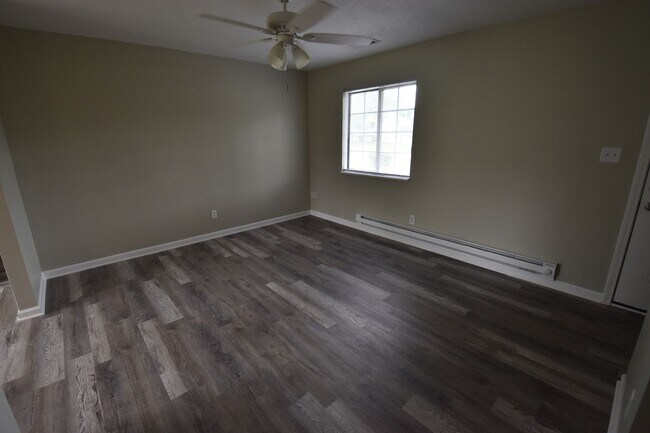 Building Photo - 3 Bedroom, 1 Bath Ranch in Greenfield