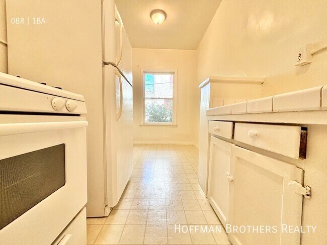 Building Photo - 836 Sanborn Ave