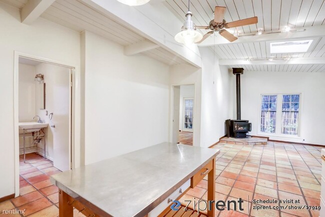 Building Photo - 2 br, 2 bath House - 15521 Old Cazadero Ro...