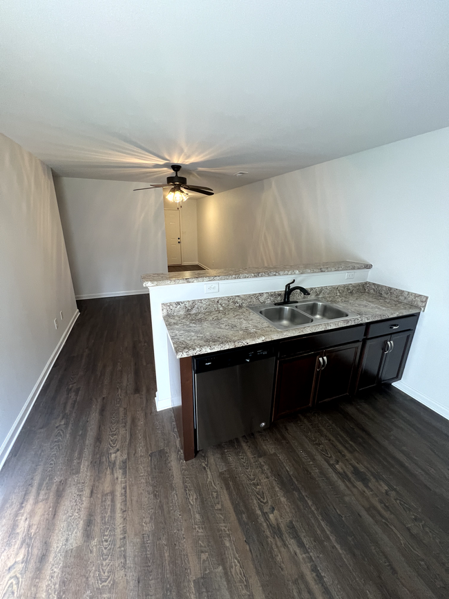 Building Photo - 706 Needmore Rd apartment 2