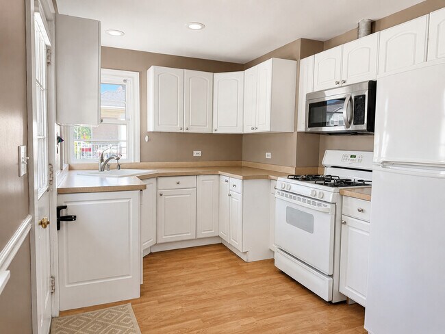 Foto del edificio - 21365 W Ridge Rd