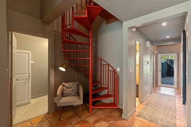 Foto del edificio - 228 NE 16th Ter