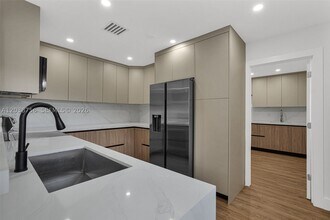 Building Photo - 8201 SW 42nd St