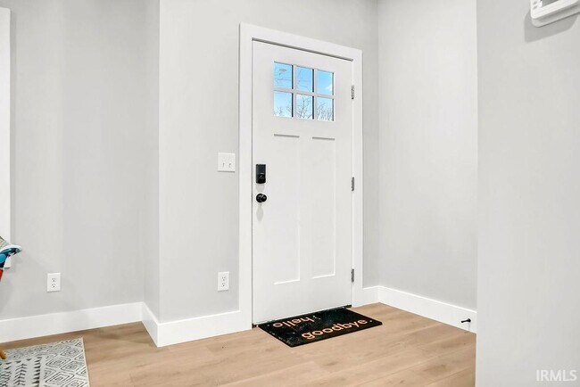 Foto del edificio - 1112 N Woodburn Ave