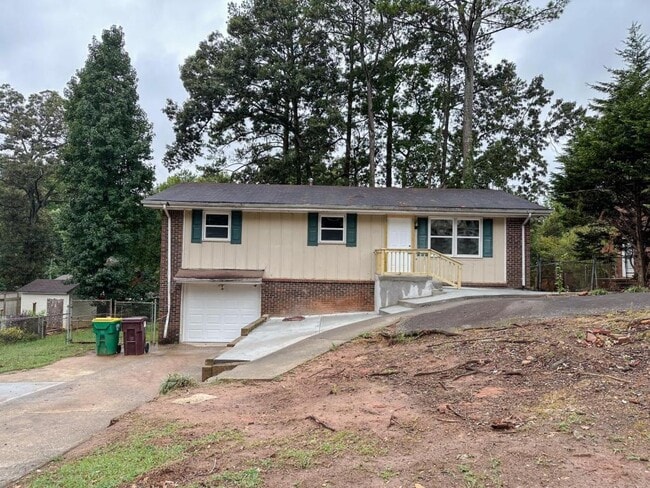 Building Photo - 6071 Pinecreek Rd