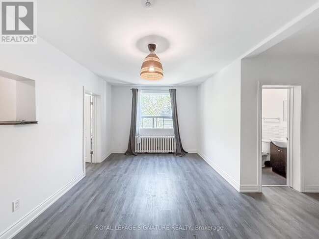 Building Photo - 394 Dovercourt Rd