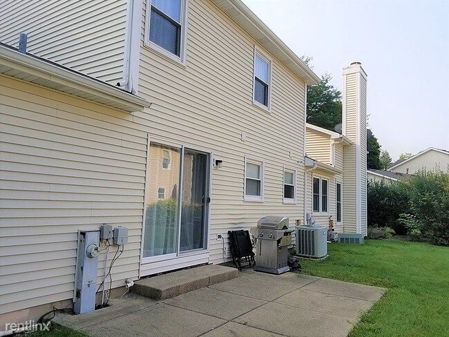 Building Photo - 1098 Colony Lake Dr