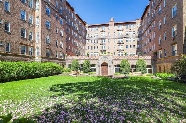Foto del edificio - 14 N Chatsworth Ave