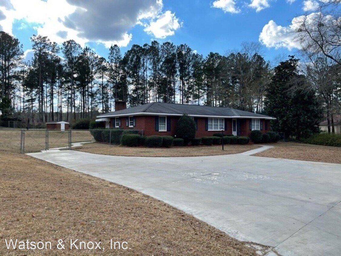 Primary Photo - 3 br, 2 bath House - 737 Louisville Rd