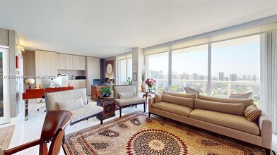 Building Photo - 3625 N Country Club Dr