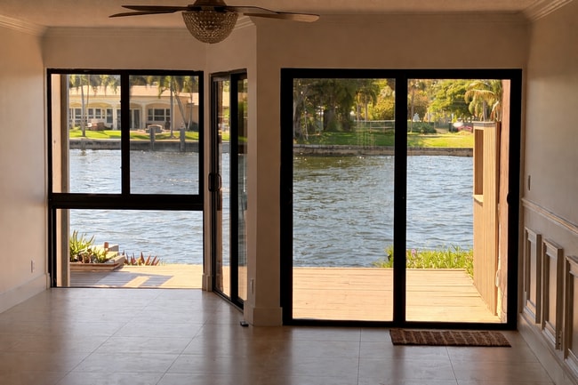 Building Photo - 797 S Riverside Dr