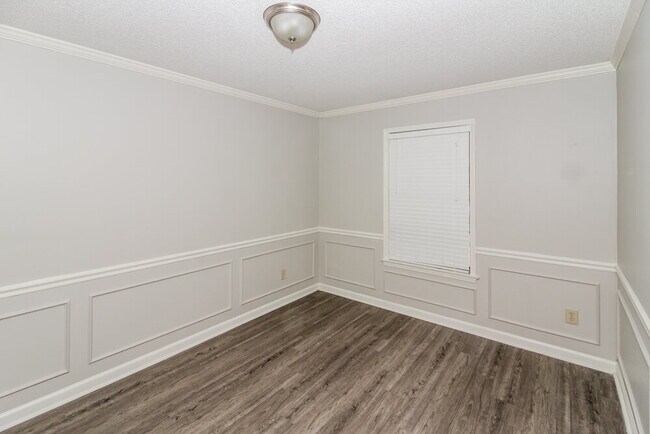 Foto del edificio - 4580 Blandford Dr