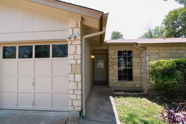 Building Photo - 702 Chestnut Crossing