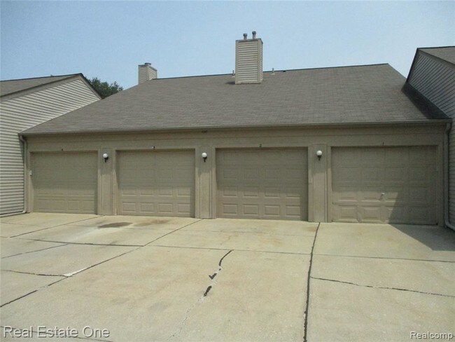Building Photo - 130 Pine Tree Ridge