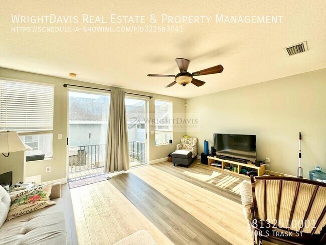 Building Photo - Cute 3/2.5 townhome in south Tampa!