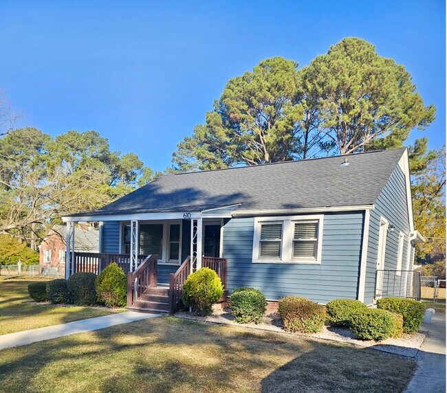 Foto del edificio - 610 Lynwood Ave NE