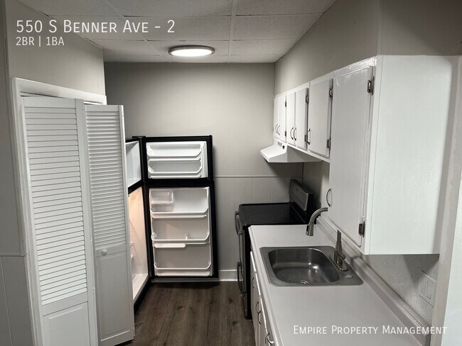 Building Photo - 2nd/3rd Floor: 2 Bedroom/ 1 Bathroom Apart...
