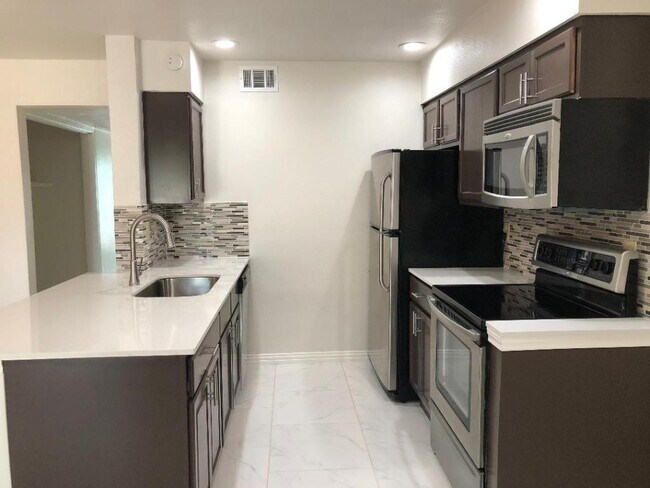 Building Photo - 713 Apache Dr