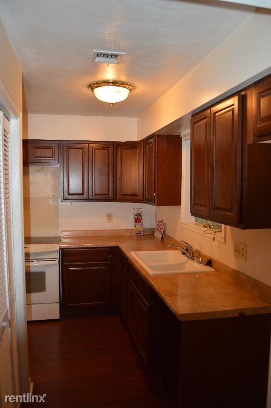 Foto del edificio - 3 br, 1.5 bath Townhome - 5621 Trafalgar Arch