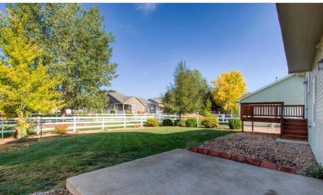 Building Photo - 221 Green Teal Dr