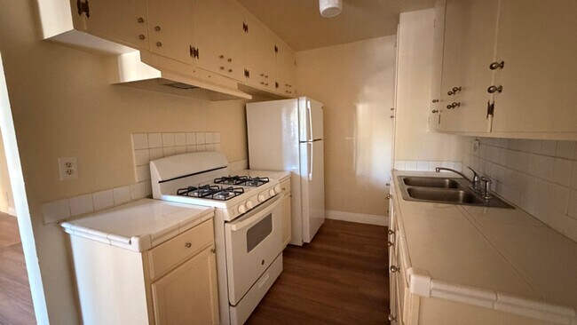 Foto del edificio - 1433 W 84th Pl