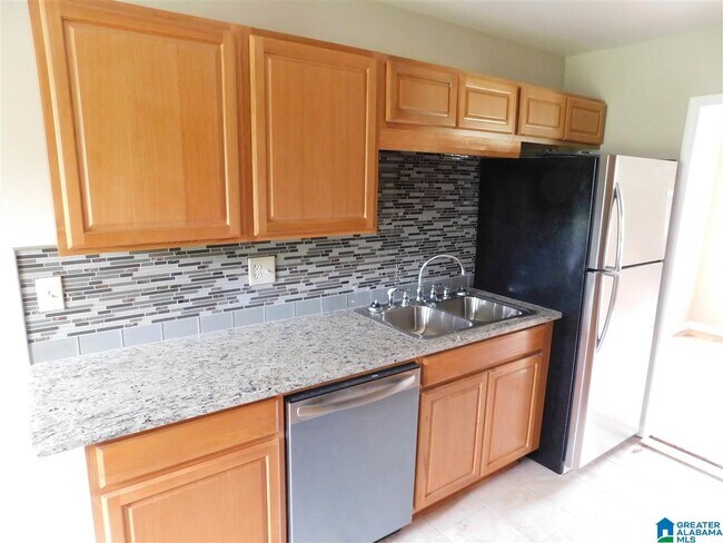 Building Photo - 112 Coral Cir