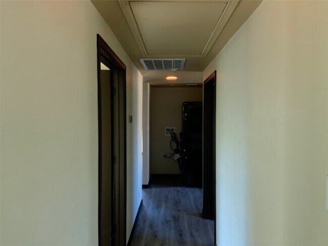 Foto del edificio - 8313 Autumn Ln