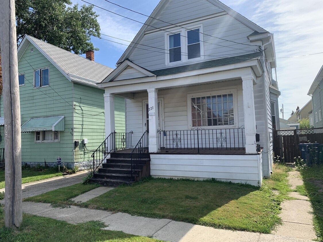 Primary Photo - 227 Barnard St