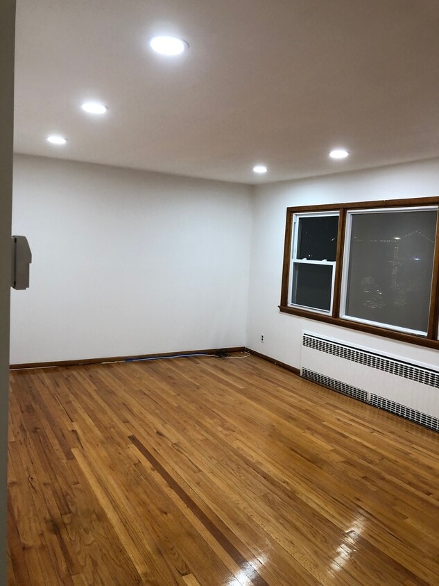 Primary Photo - 128 Dutchess Ave