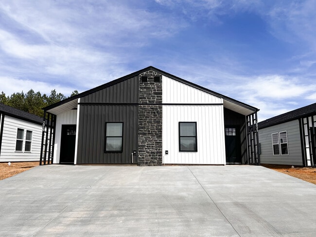 Building Photo - 2030 Brother Arthur Trl