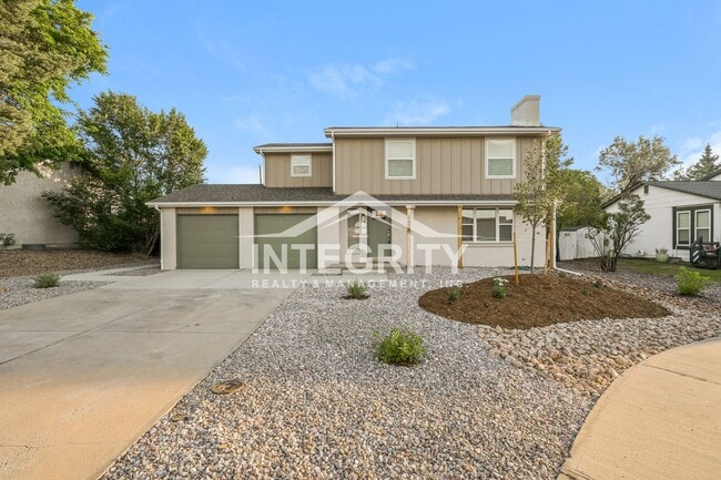Photo - 4 Bed/2.5 Baths, 1741 Sqft - 6475 W Kingsley Ave House
