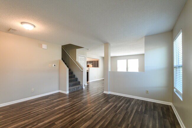 Building Photo - 958 Streamside Dr
