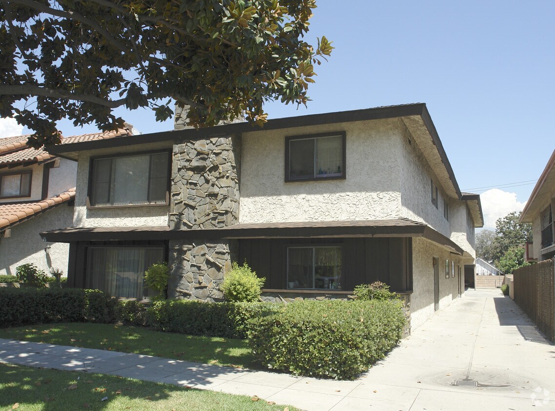 Primary Photo - 18 N El Molino St