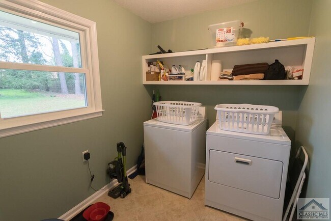 Building Photo - 405 Brookwood Dr