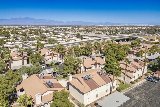 Foto del edificio - 809 Rock Springs Dr