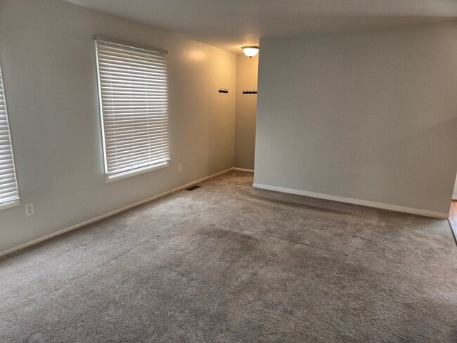 Building Photo - 3021 Maplewood