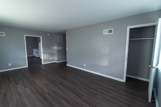 Living Room - 2813 E G Ave