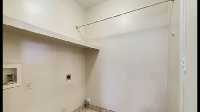Laundry room - 4617 bracken dr.