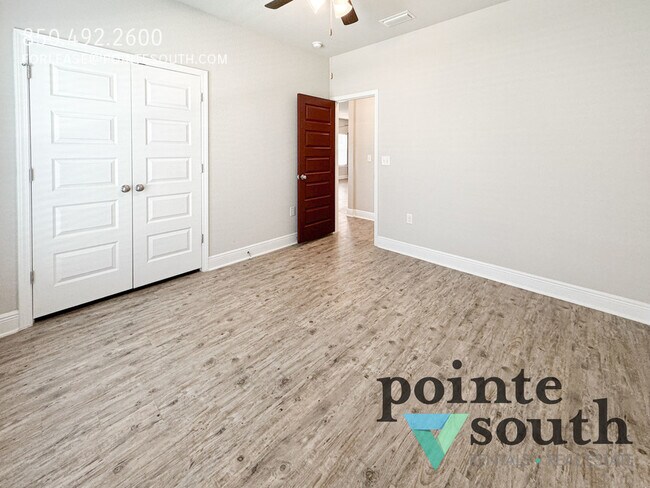 Building Photo - Luxurious Home in Gated Community