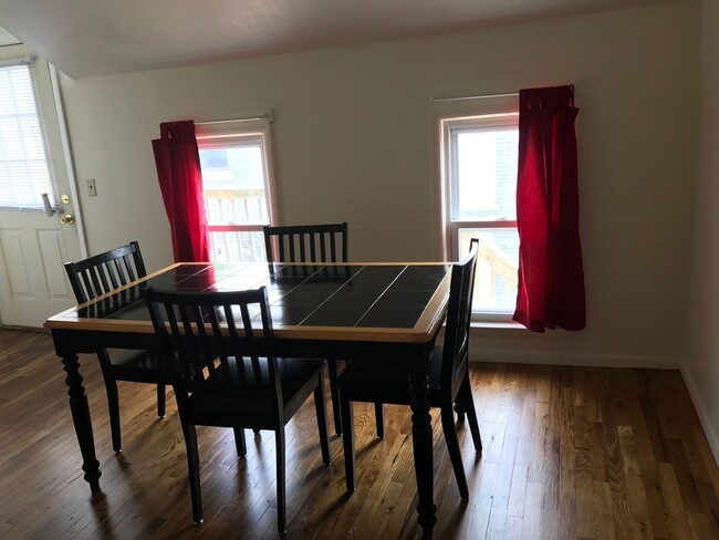 Building Photo - 315 Perry St