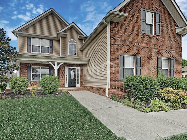 Building Photo - 2101 Briarhill Ln