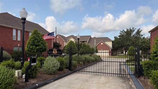 Building Photo - 1408 S Friendswood Dr