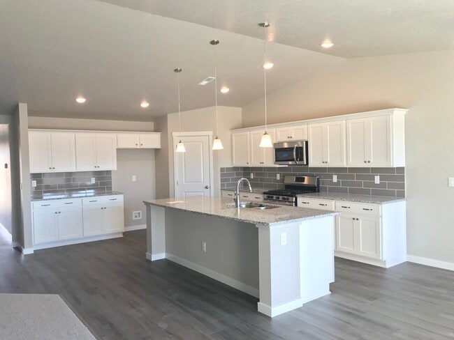 Building Photo - 17809 Sunset Ridge Ave
