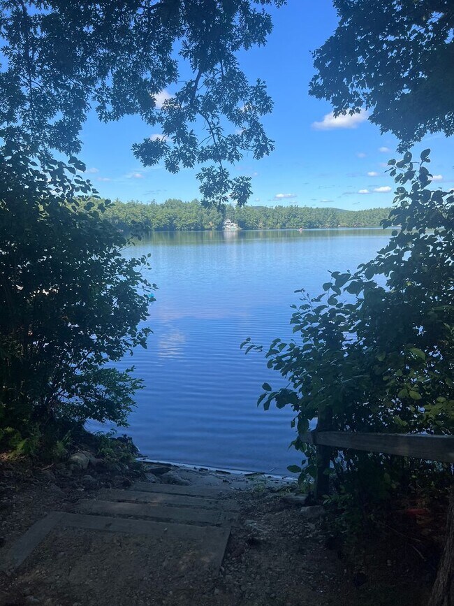 Building Photo - Great location with deeded access to Baune...
