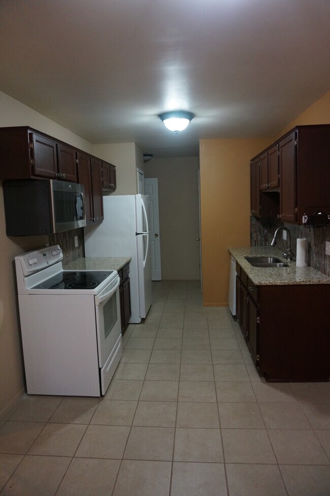 Kitchen - 31130 Country Bluff