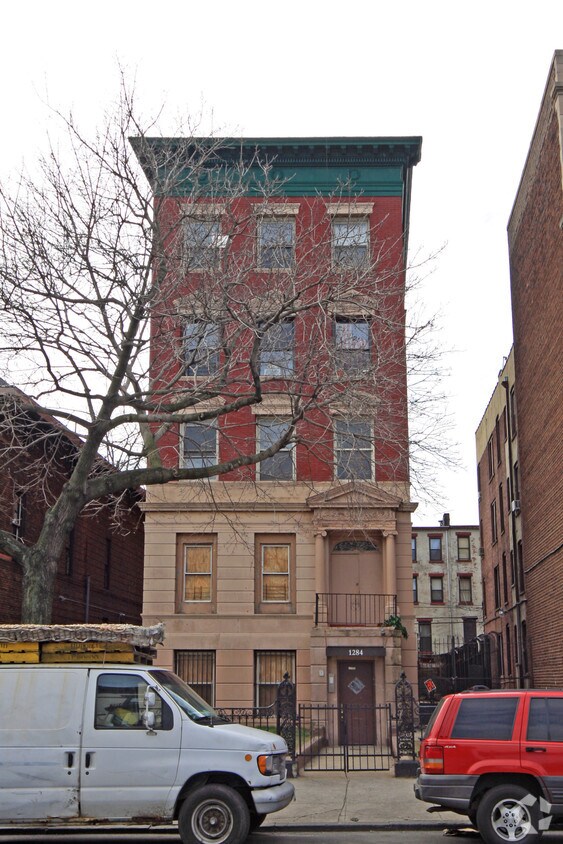 Primary Photo - 1284-1286 Pacific St
