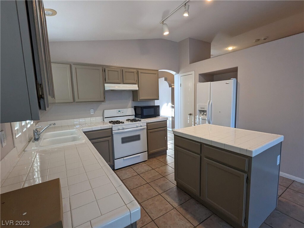 10500 White Heath Ct, Las Vegas, NV 89144 - House Rental in Las Vegas