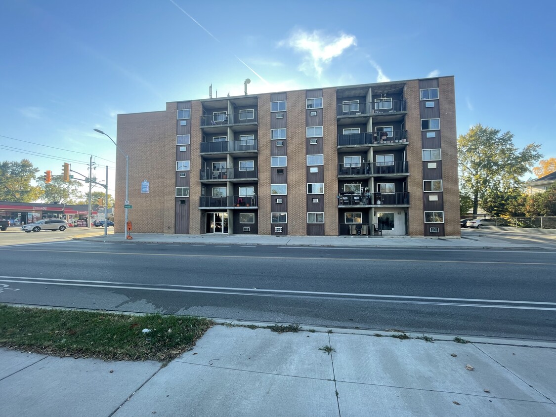 Primary Photo - Pillette Court Apartments